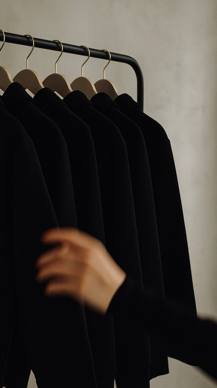 00 gravity hoodie: black