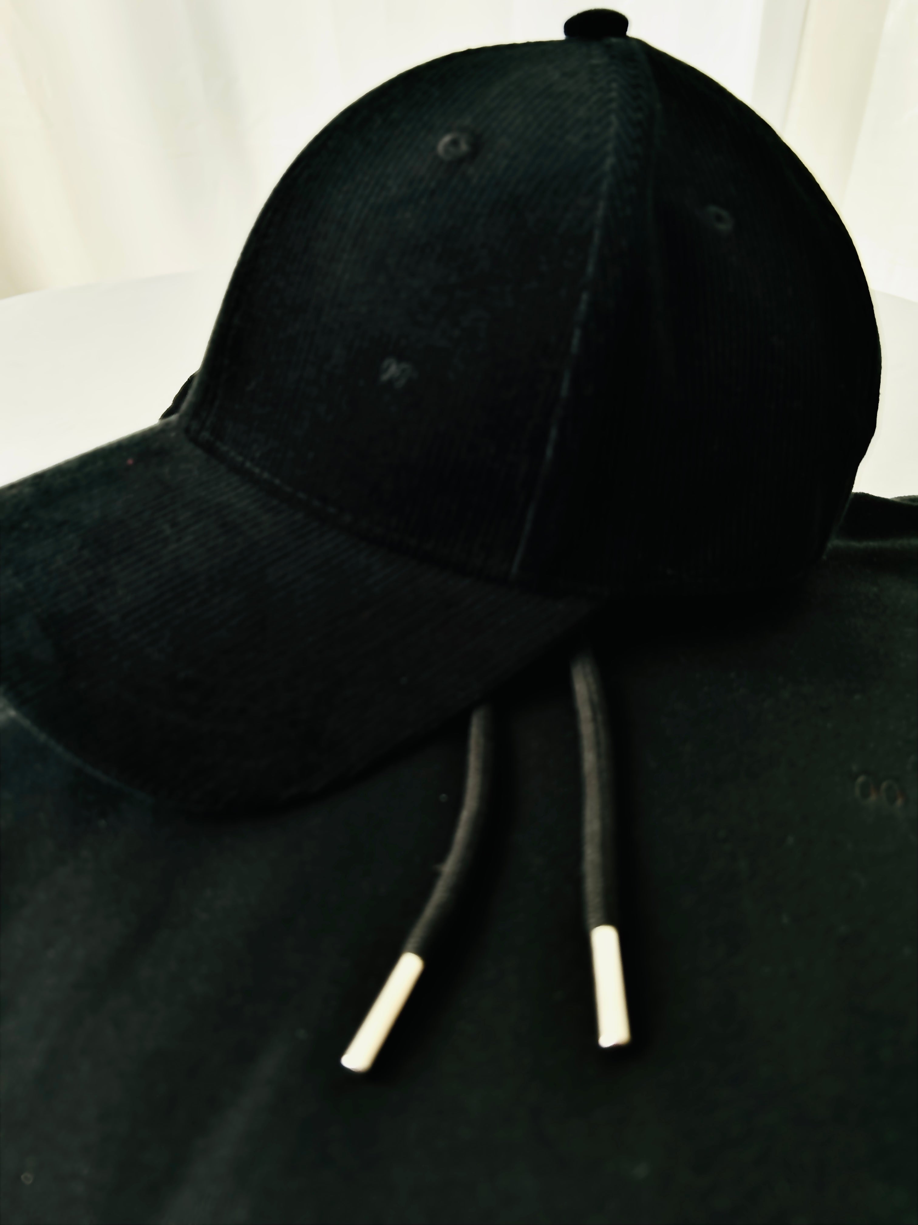 00 cap: black
