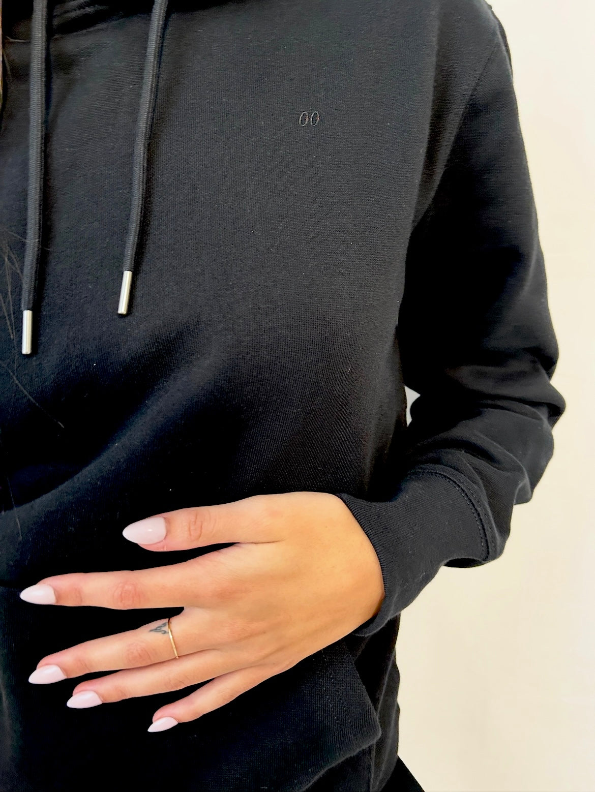 00 gravity hoodie: black
