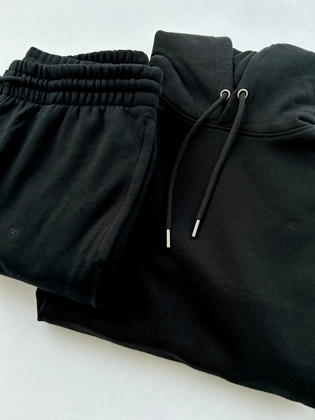 00 gravity hoodie: black