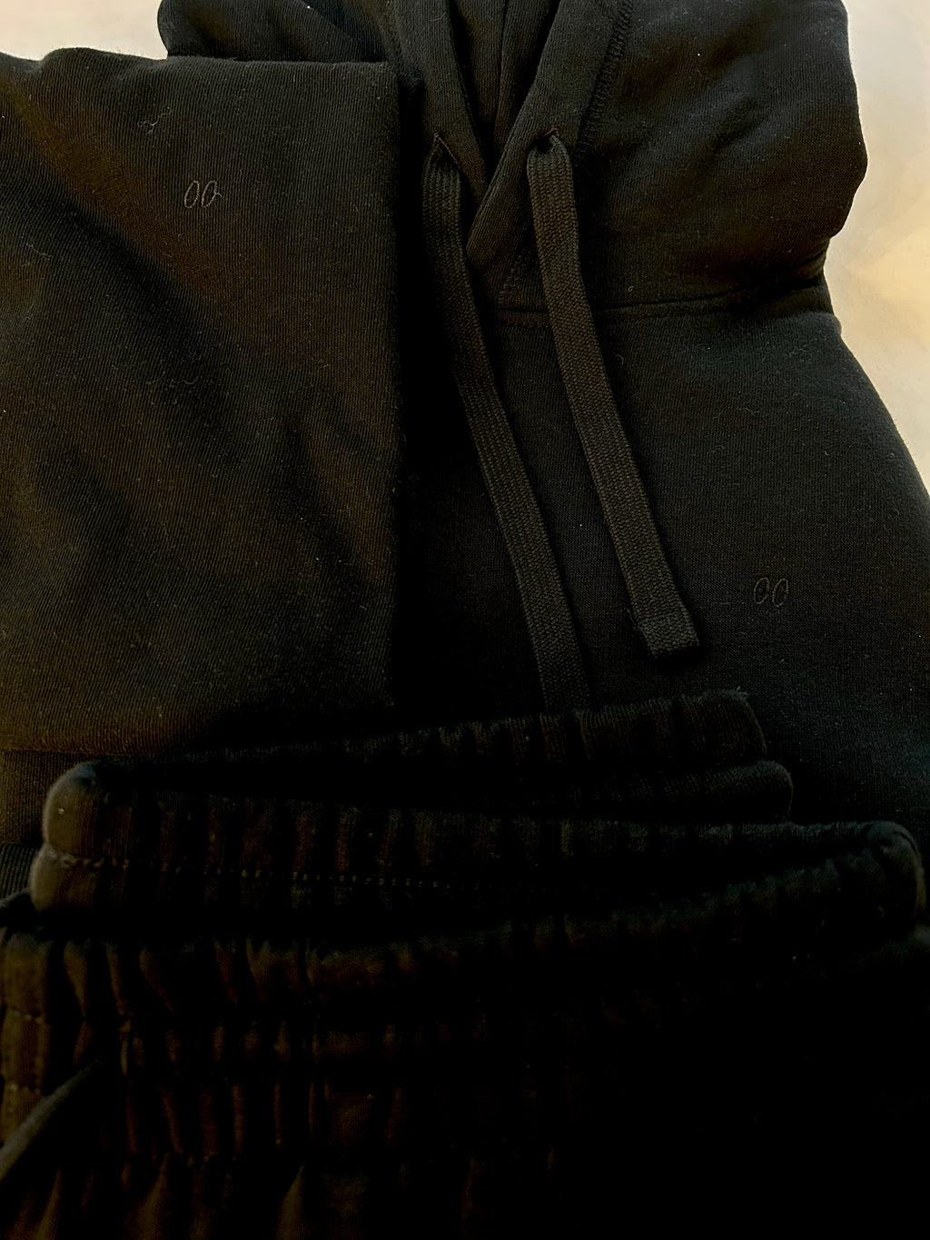 00 motion hoodie: black