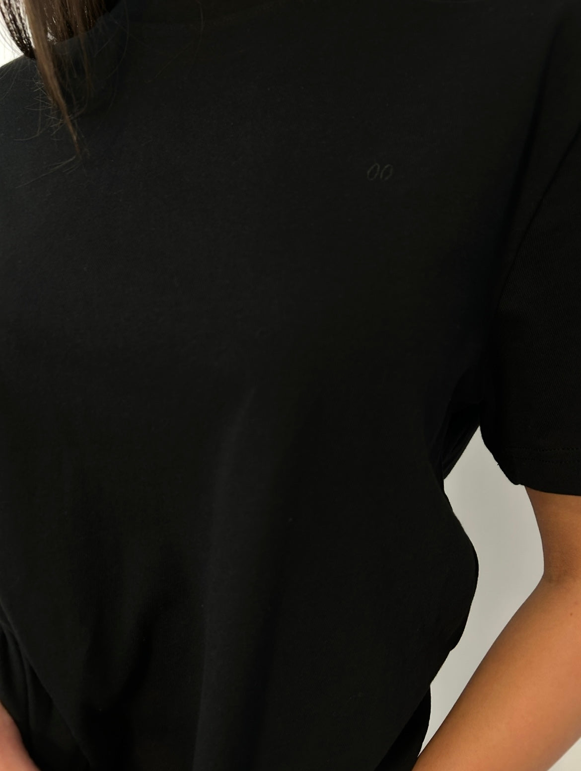 00 t: black