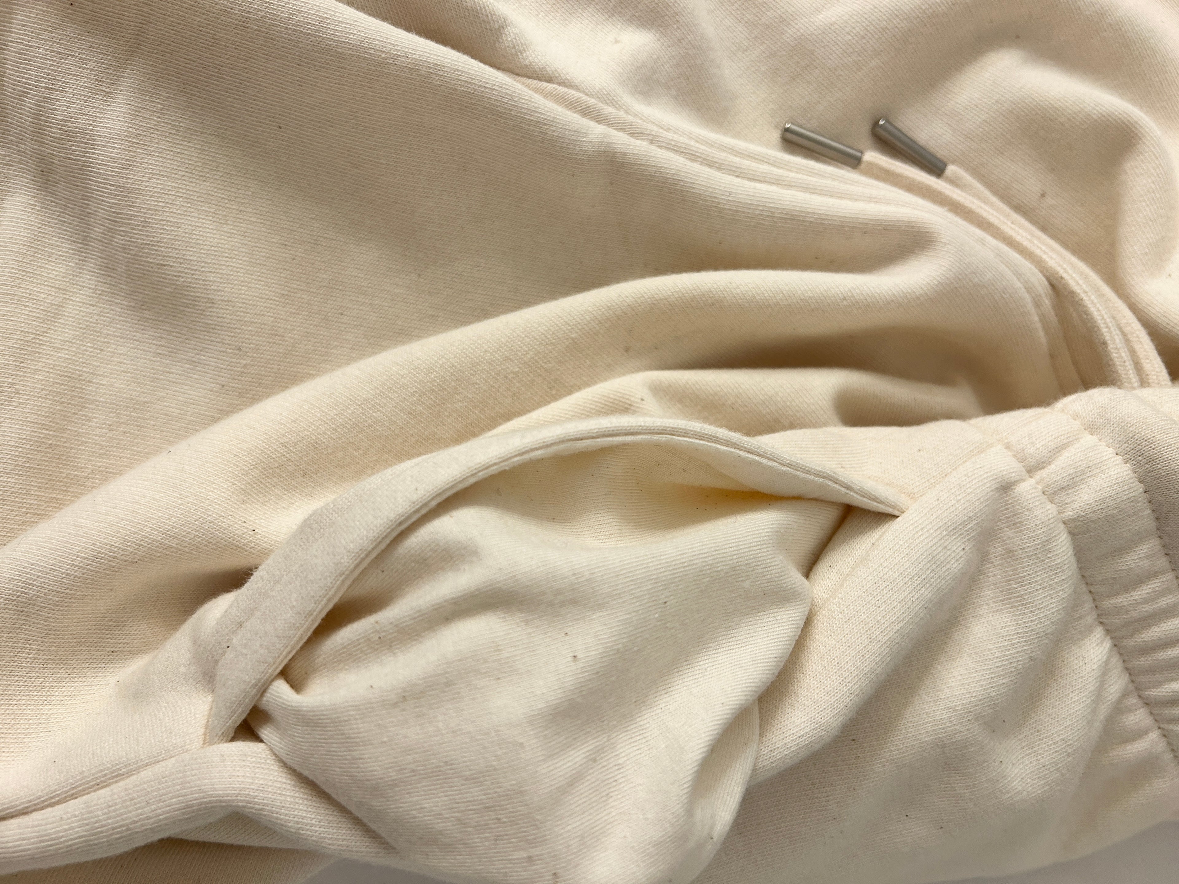 et rien d'autre: shorts: raw